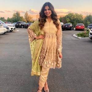 Meet your Posher, Safa